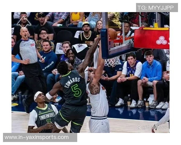 布克表现惊艳第三节独得16分全场砍下33分5板7助助球队取胜